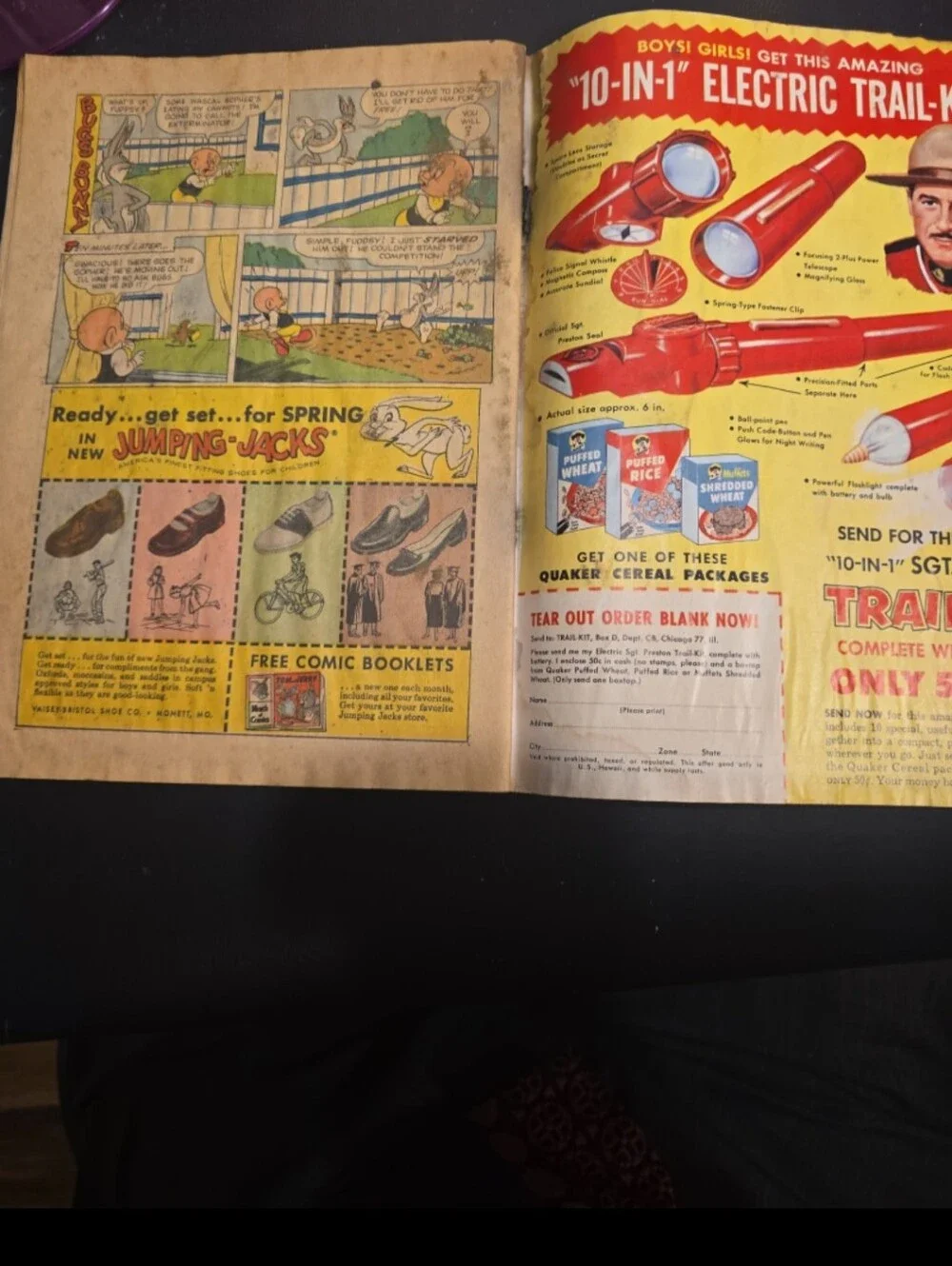 082526 Vintage Looney Tunes Comic Book April 1966 black shelf 6